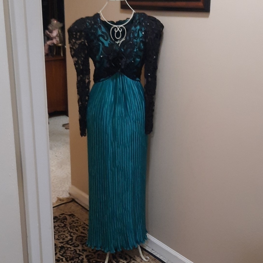 Lillie Rubin Black and Teal Long Sleeve Dress